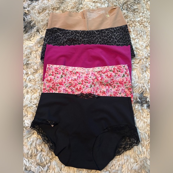 Victoria's Secret Hip-hugger/Hipster lot - Picture 1 of 9
